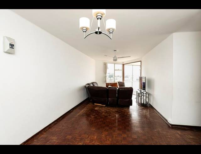 2 BEDROOM APARTMENT FOR SALE IN GLENWOOD